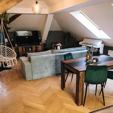 شقة Charming Attic In The Heart Of براغ