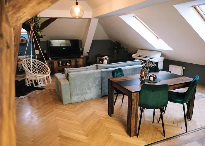 Daire Charming Attic In The Heart Of Prag